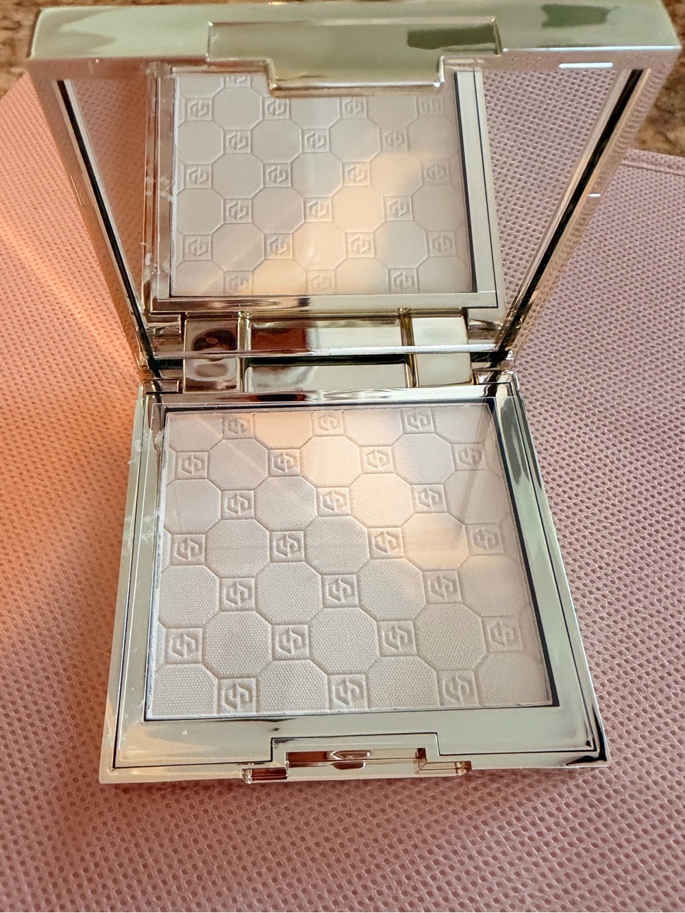 Jouer Soft Focus Hydrate + Set Powder Compact with Mirror BNIB Très Translucent